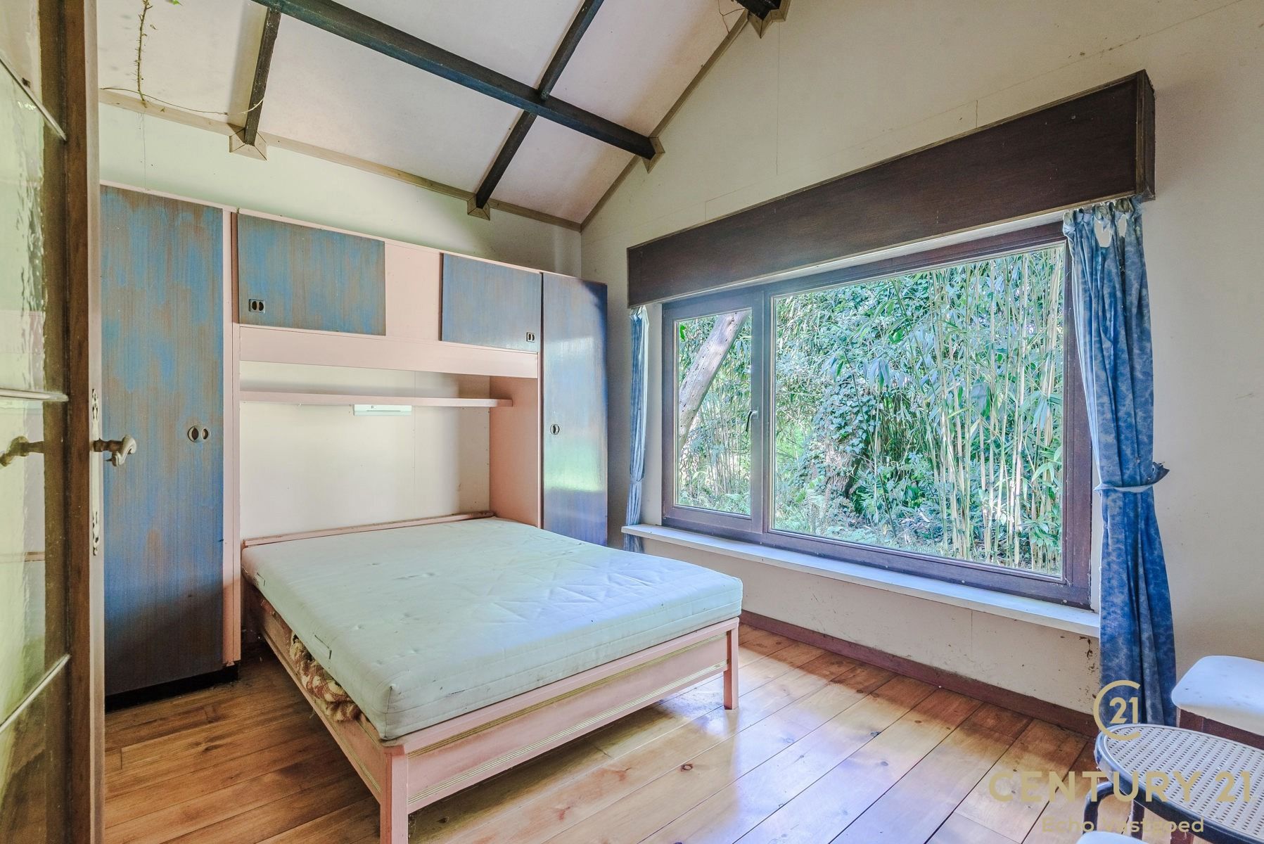 Volledig te renoveren vakantiechalet op een royaal perceel foto 12