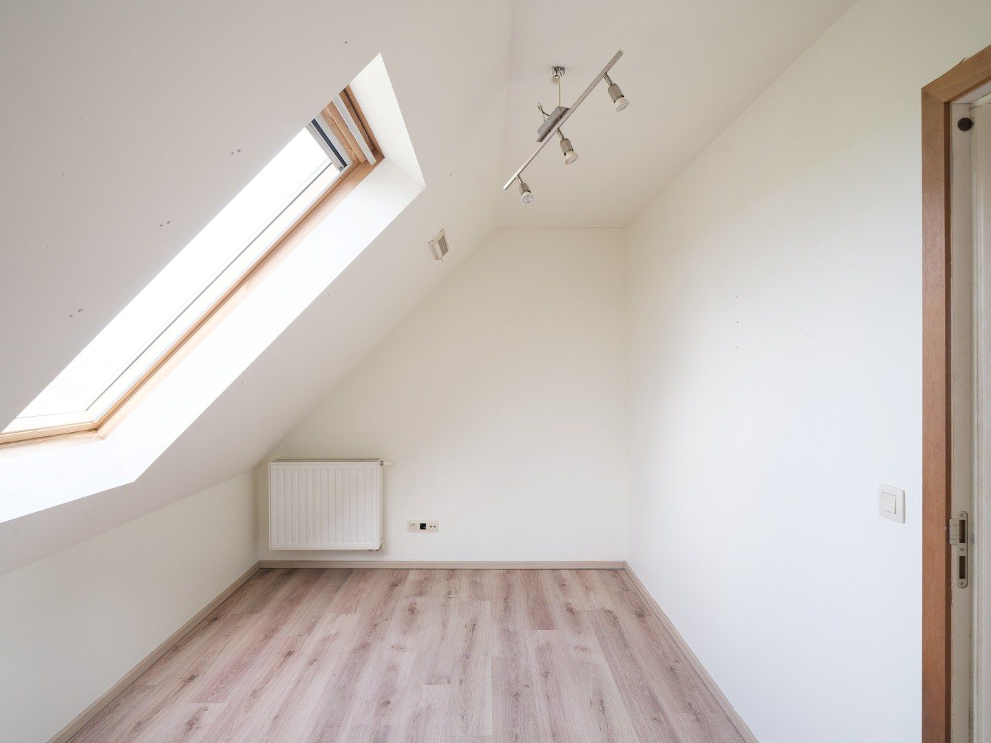 Licht en ruim appartement met terras in hartje Astene foto 11