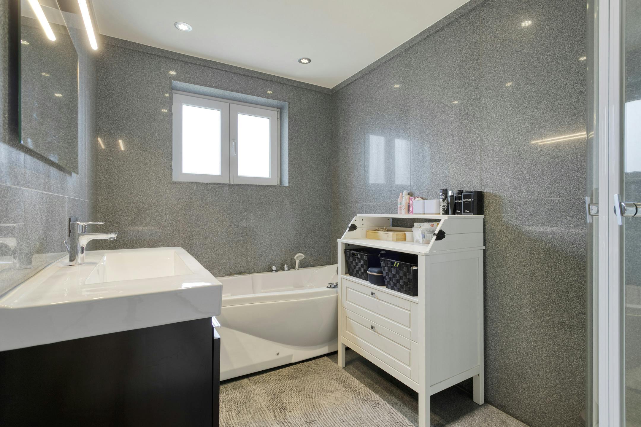 Volledig instapklaar huis met 3 kamers te koop in Desselgem foto 14