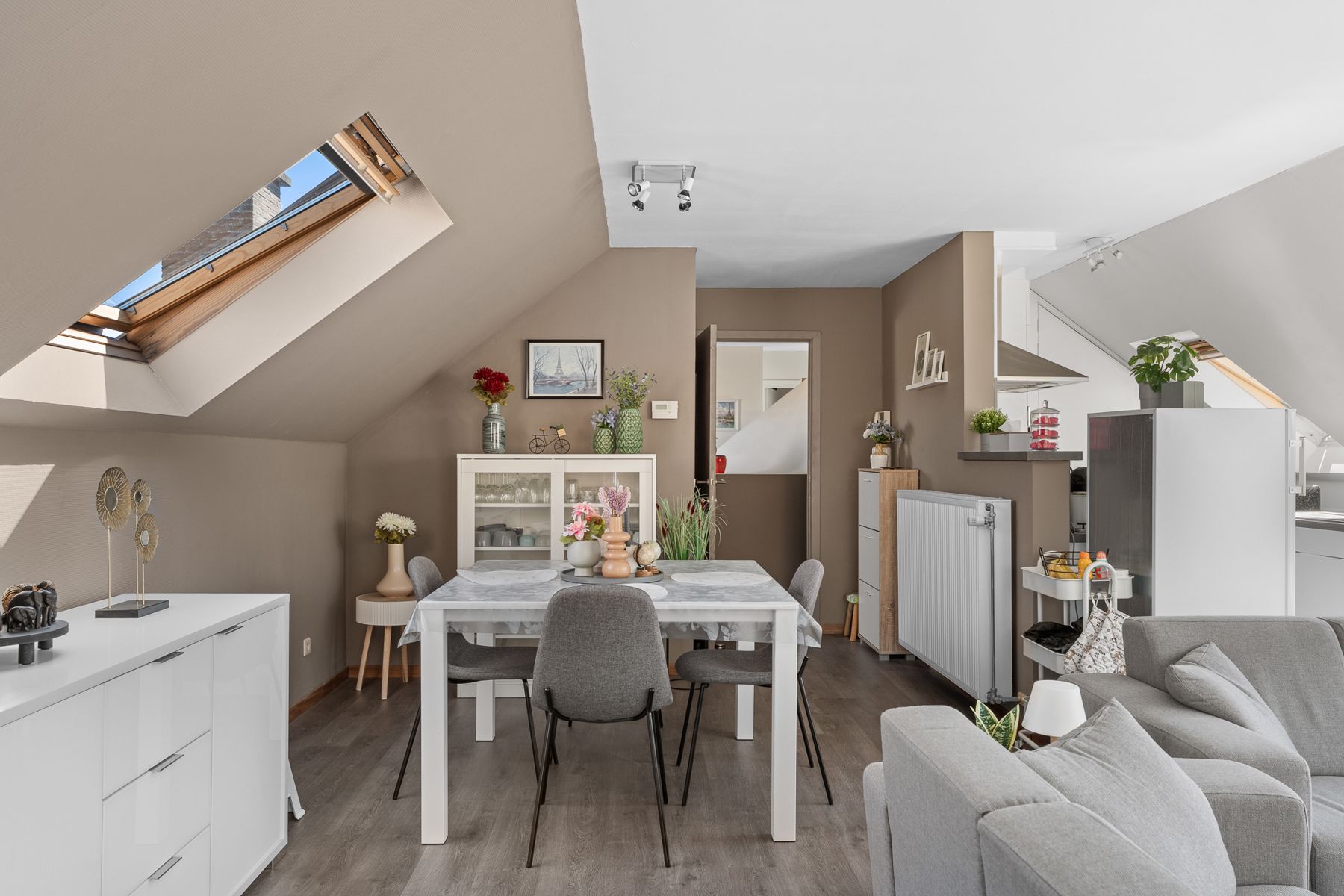 Instapklaar en lichtrijk appartement in hartje Deinze foto 5