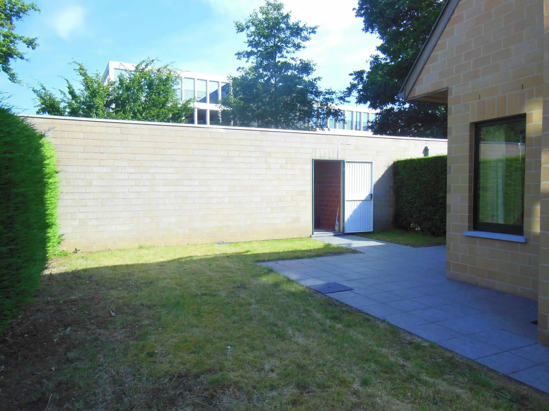 Gezellig gelijkvloersappartement met zonnige tuin en garage foto 12