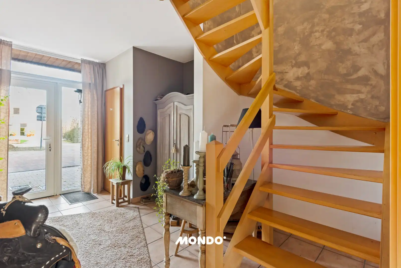 Ruime gezinswoning 4 slaapkamers met tuin, vijver en garage foto 12