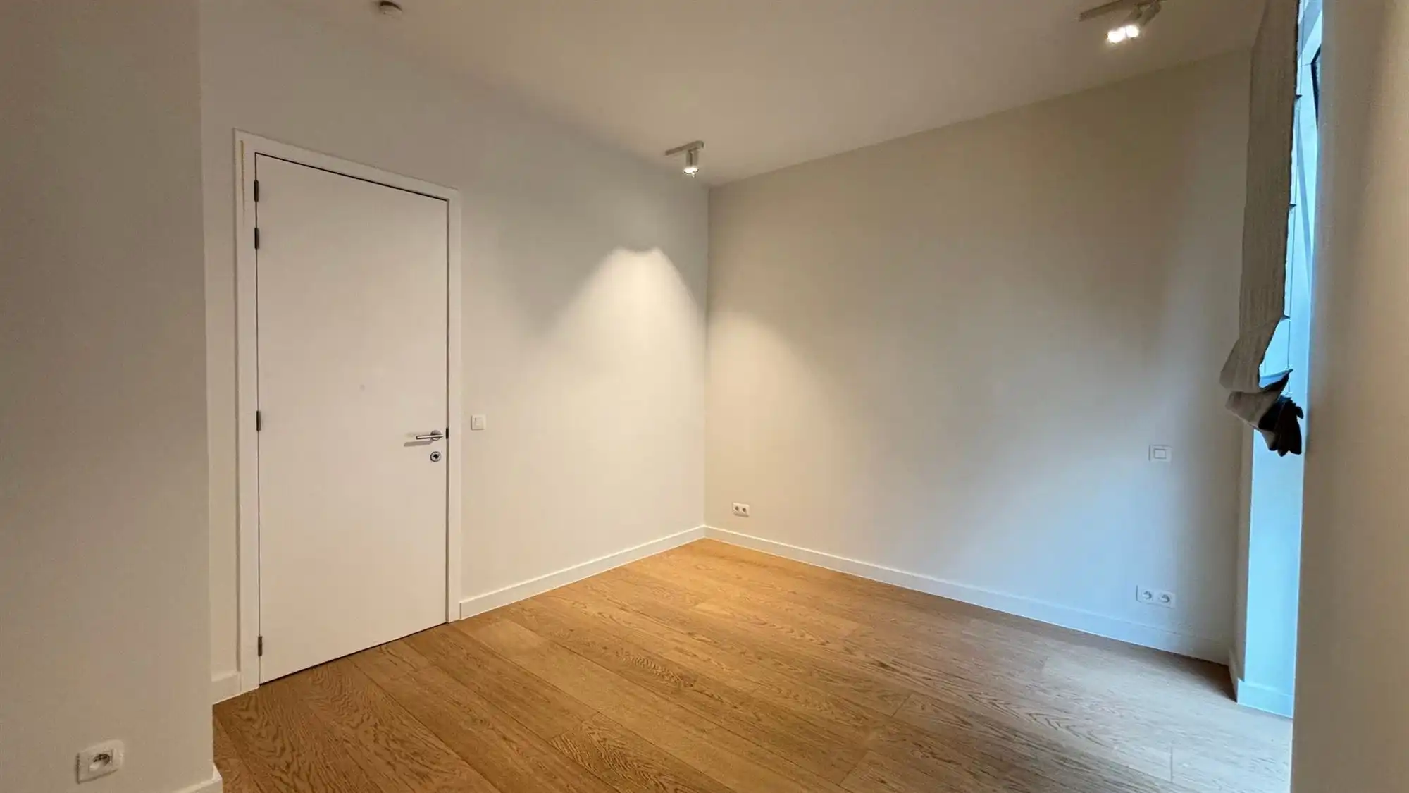 Gerenoveerd gelijkvloers appartement met tuin foto 7