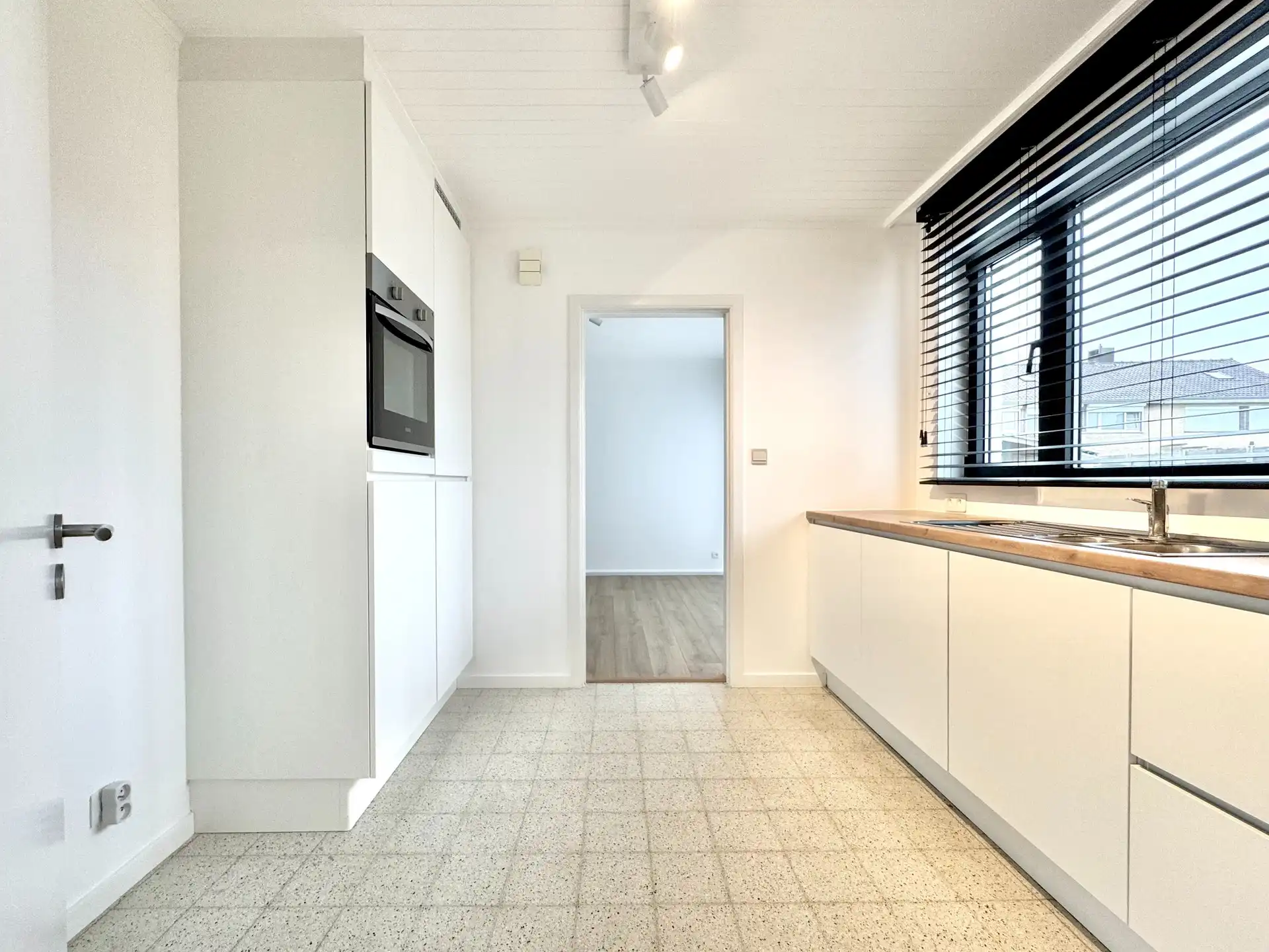 GERENOVEERDE WONING | 2 KAMERS | DRESSING |TUIN |GARAGE foto 9