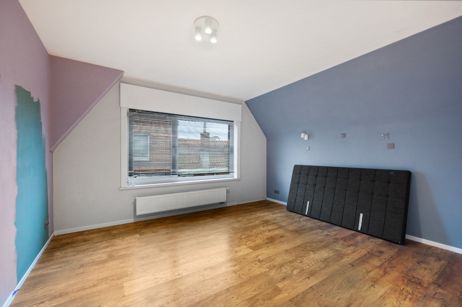 GOED ONDERHOUDEN HOB MET 3SLPKS, 2 BADKAMERS EN PRACHTIGE UITGESTREKTE TUIN foto 11