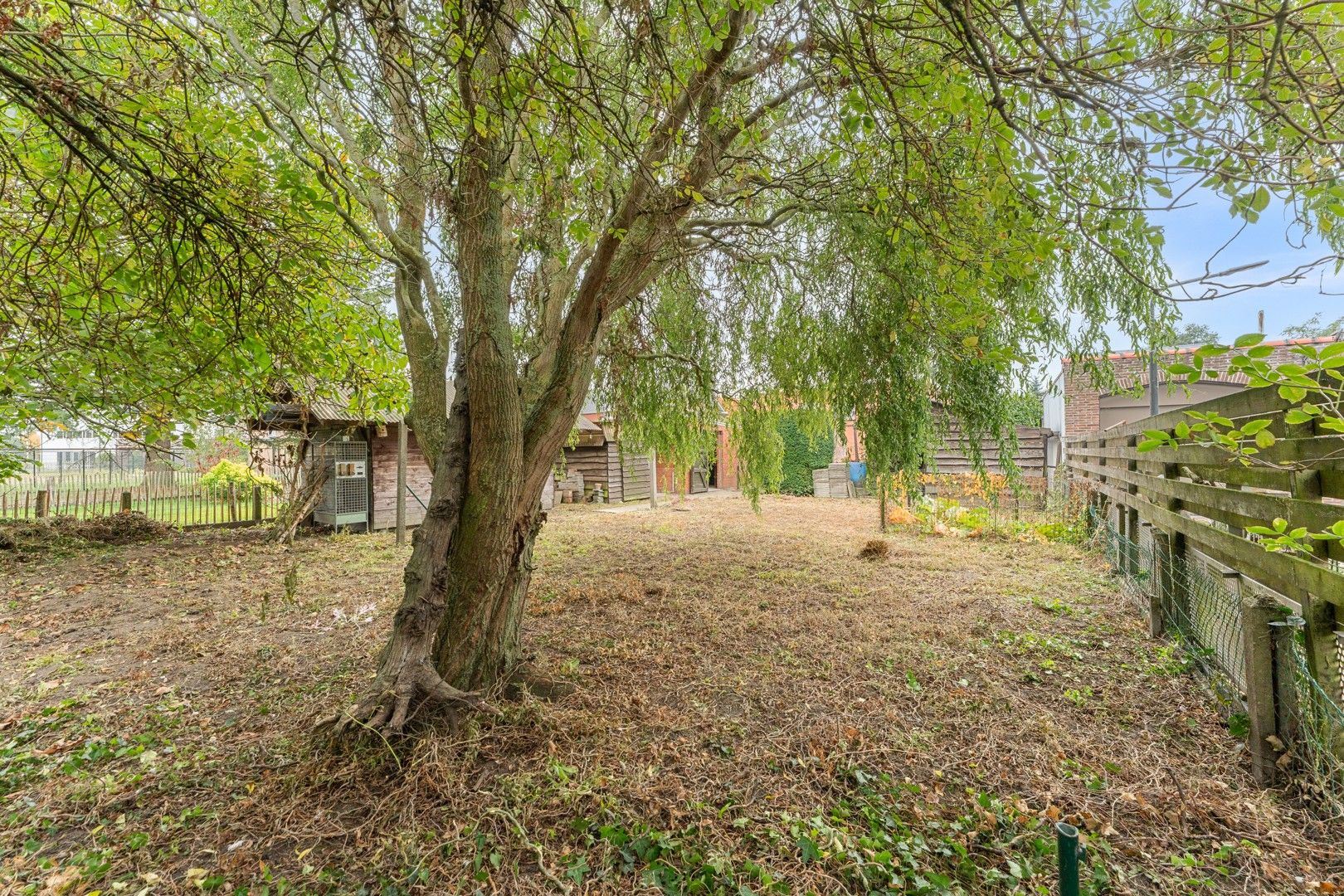 Lichtrijke en stevig gebouwde halfopen woning op een perceel van 794 m² foto 5