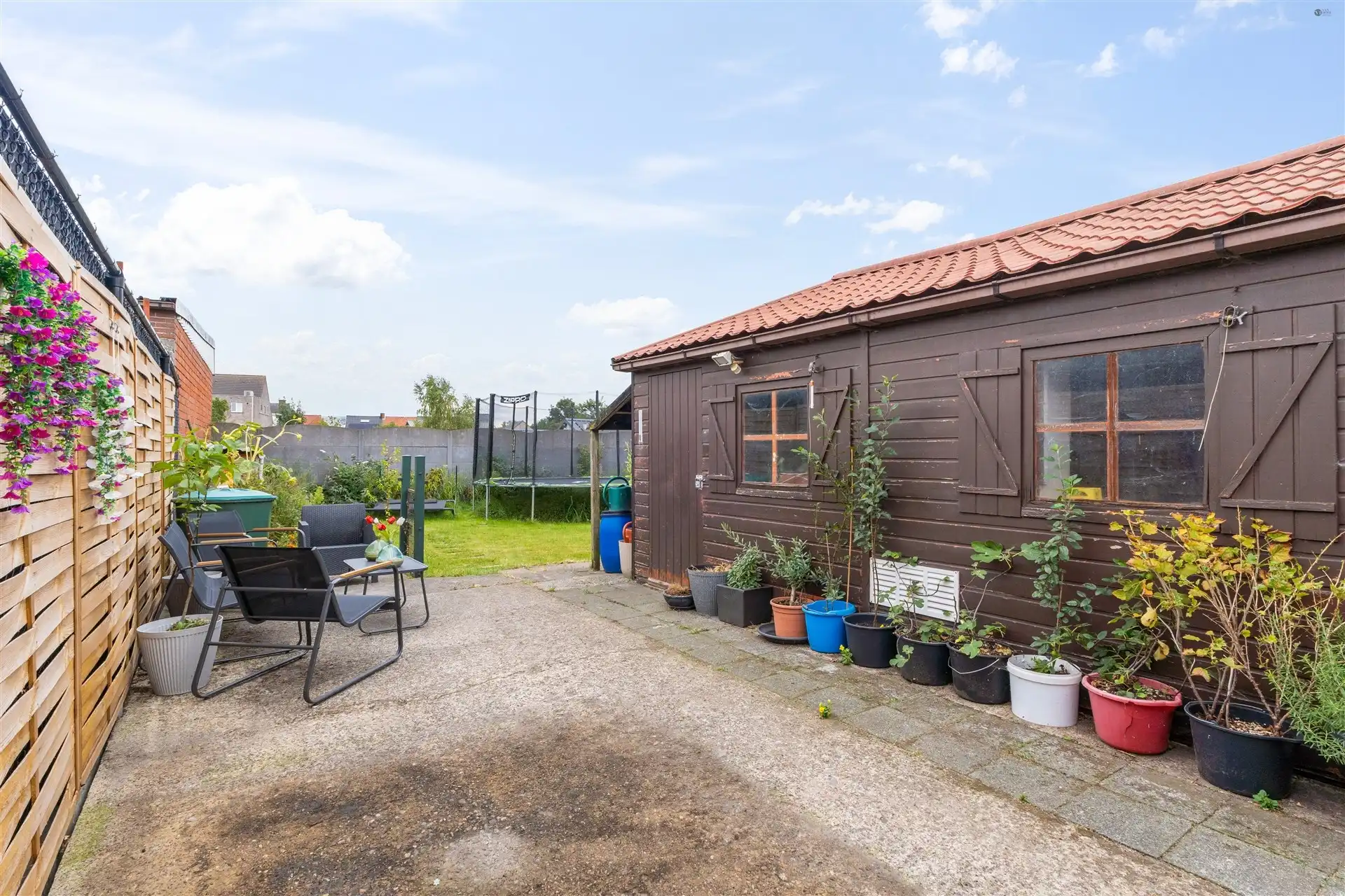 verzorgde woning met brede oprit en garage foto 16