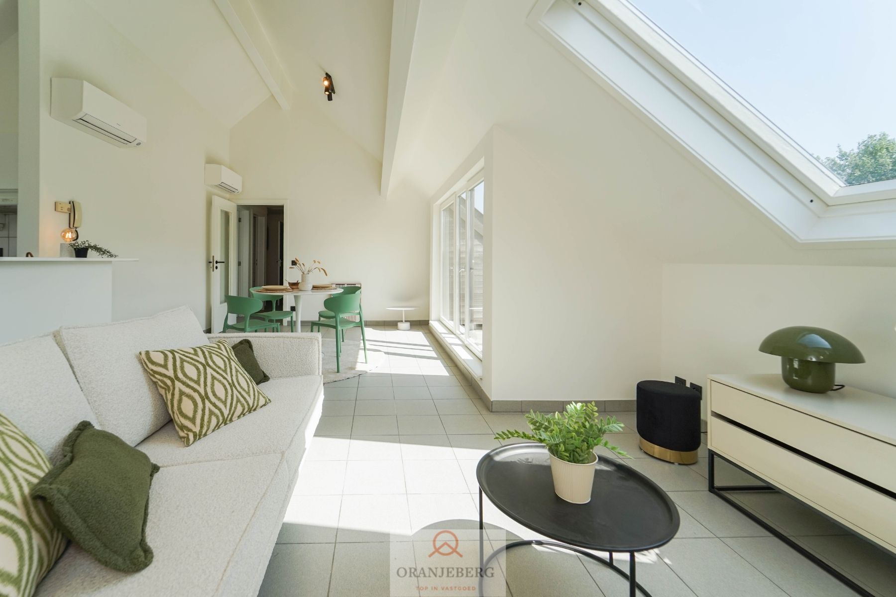 Lichtrijk 1 slpk-appartement met terras Sint-Amandsberg! foto 2