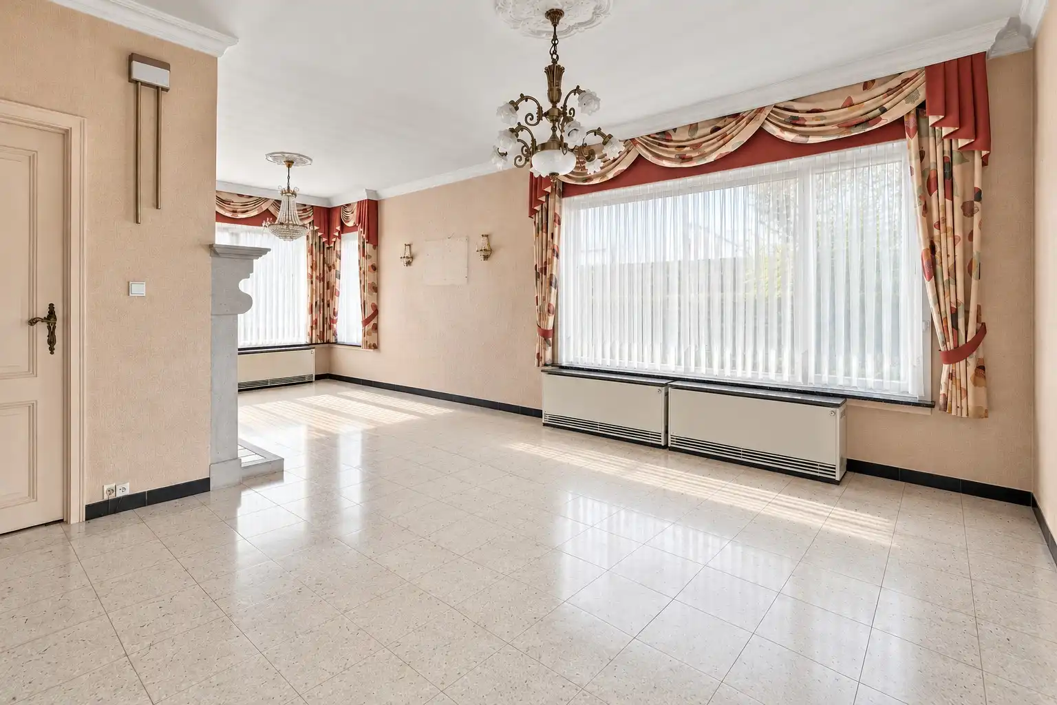 Te renoveren halfopen bebouwing met 3 slaapkamers, zolder en ruime tuin te Waardamme! foto 3