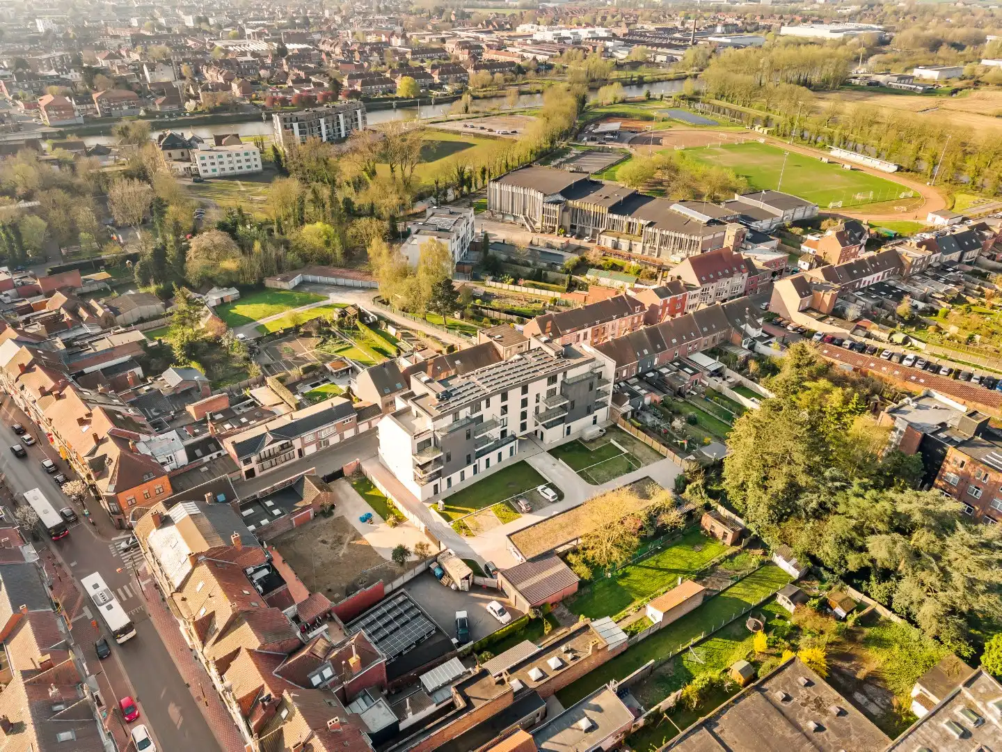 SHOWAPPARTEMENT - LUXE 2 SLAAPKAMERAPPARTEMENT MET TERRAS TE KOMEN  foto {{pictureIndex}}