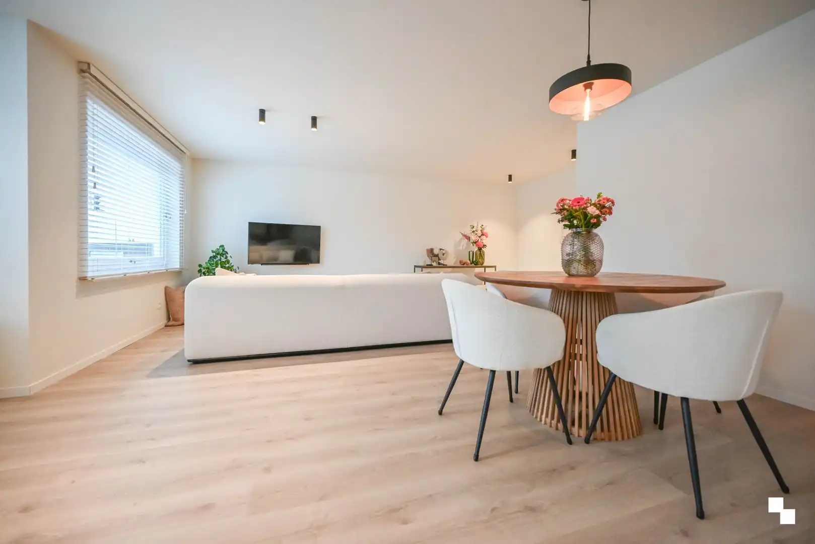 Hoogwaardig afgewerkt appartement in hartje Ingelmunster foto 9