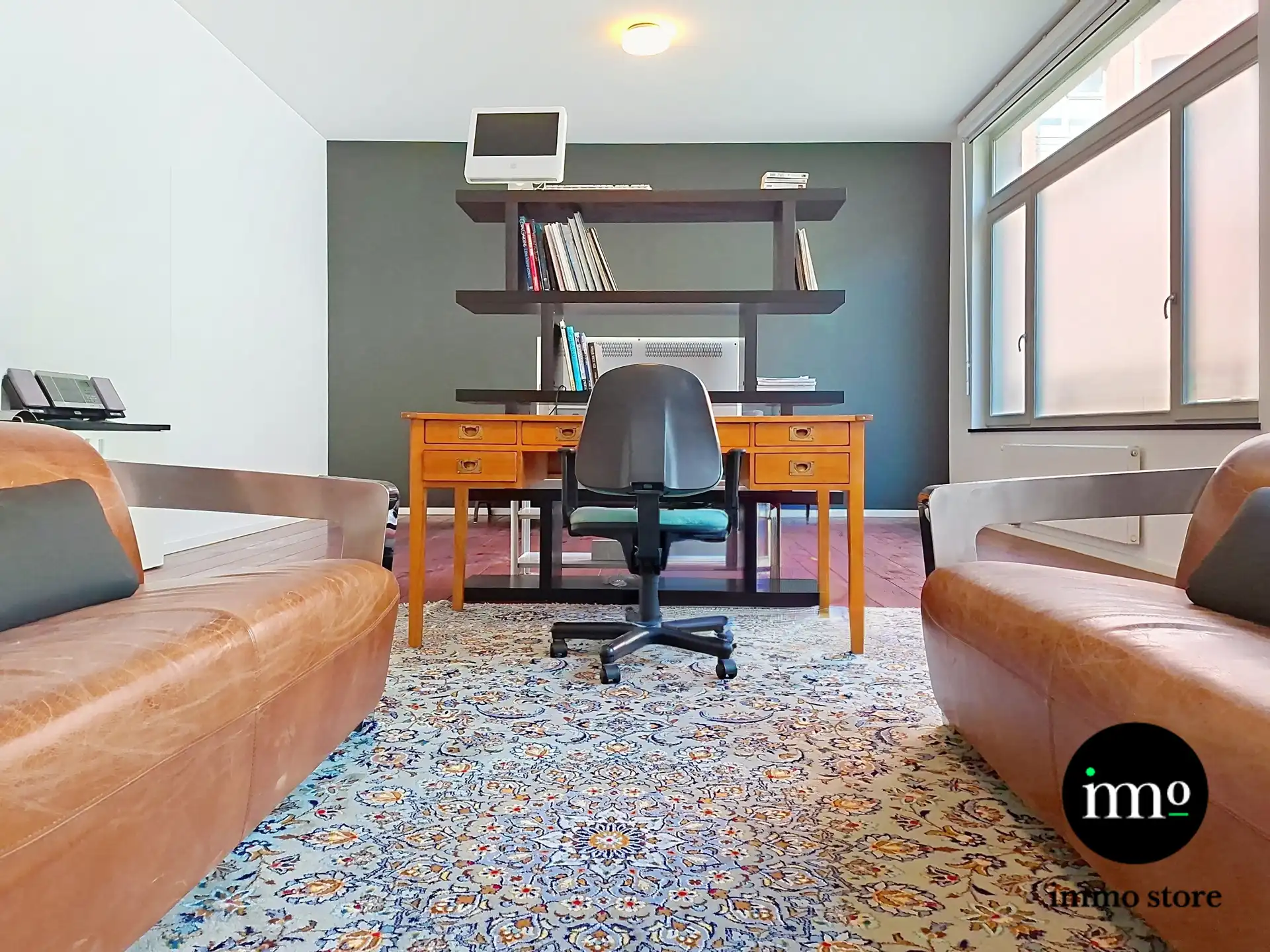 Lichtrijke bureauruimte met studio comfort foto {{pictureIndex}}