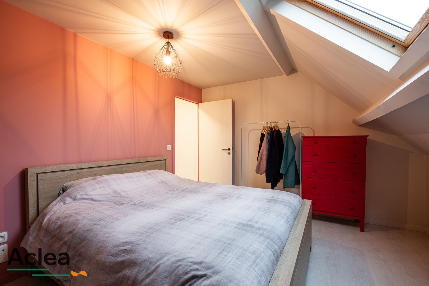 Instapklare starterswoning met tuin en garage in Eeklo foto 23