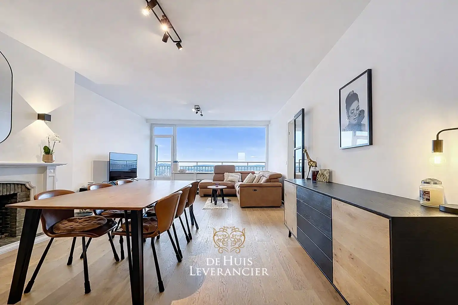 centraal gelegen, gerenoveerd appartement met panoramische zicht op 2 terrassen foto 4