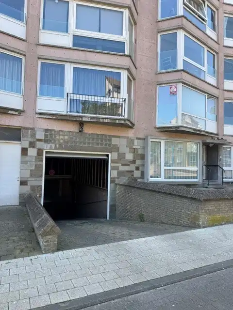 Gesloten parking nabij het centrum van Koksijde foto 2
