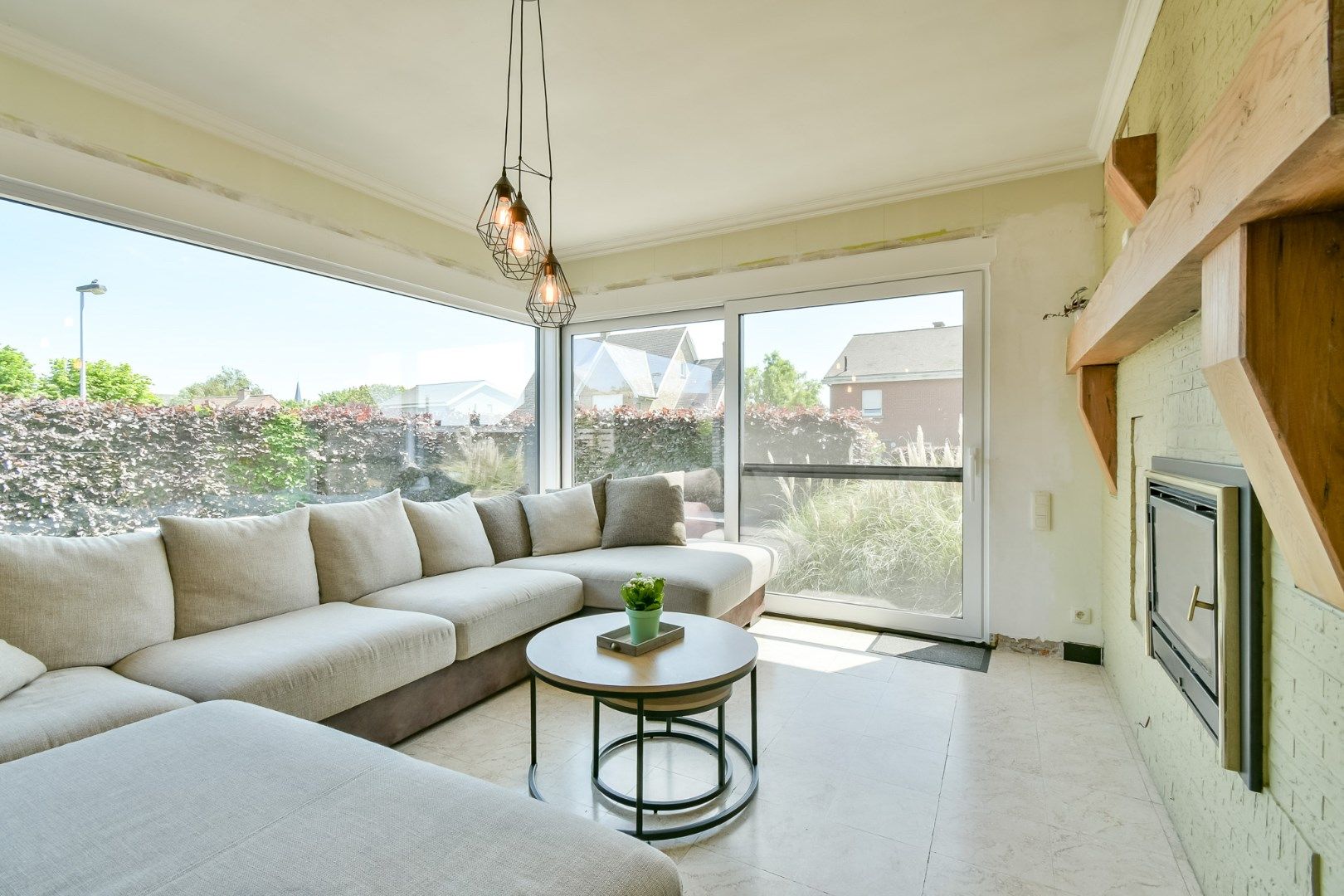 Hoofdfoto van de publicatie: Licht en ruim wonen in Hooglede: instapklare woning!