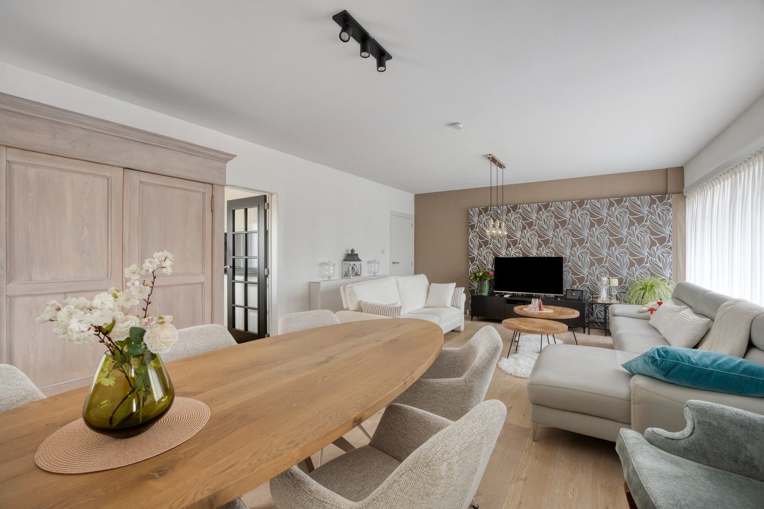 Gerenoveerd appartement met 3 slaapkamers, 2 terrassen en garage in Uikhoven aan de Maas! foto 5