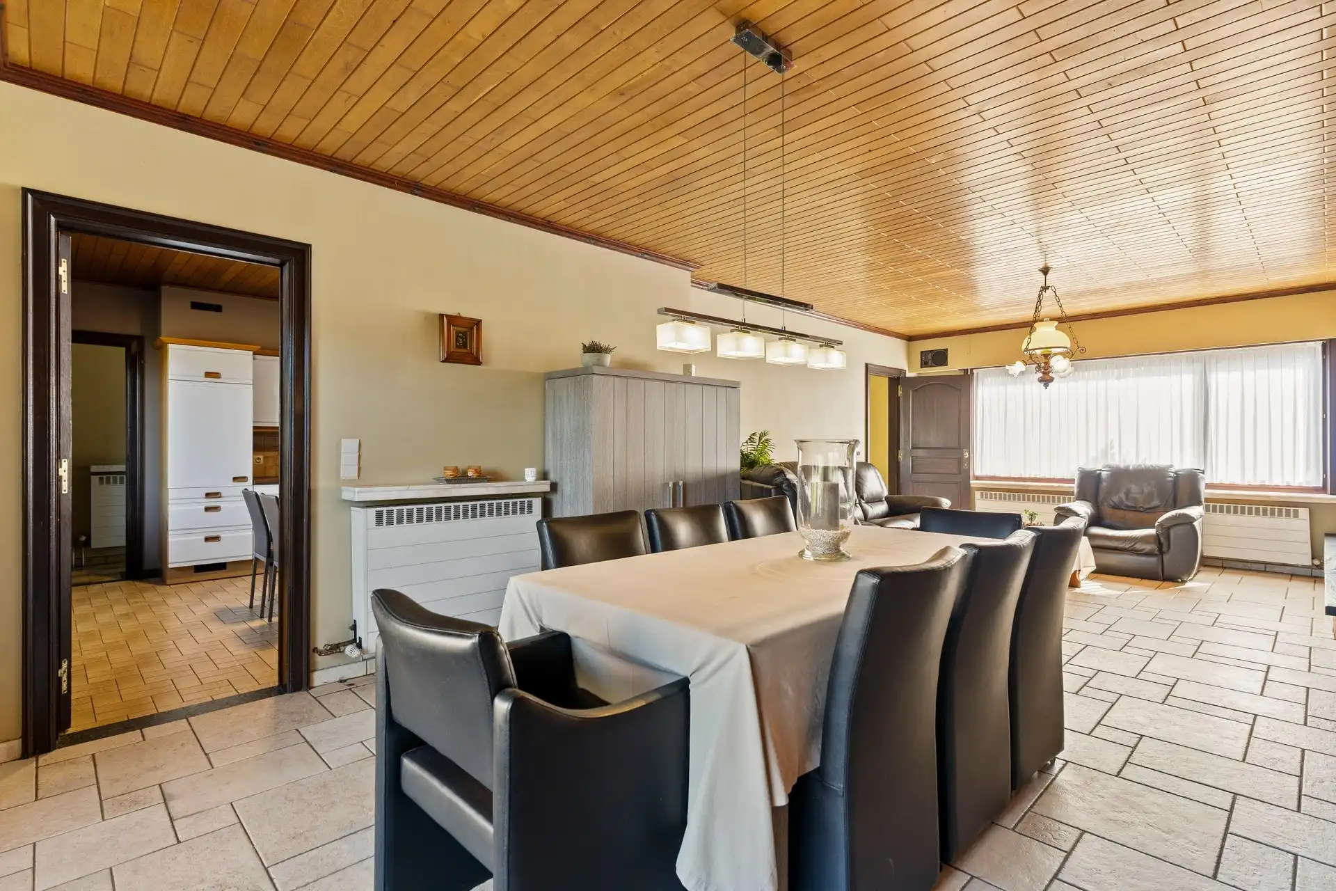 Zeer ruime bungalow met grote zolder, op een perceel van 520 m² met 2 garages, in een rustige straat nabij centrum Hamme foto 6