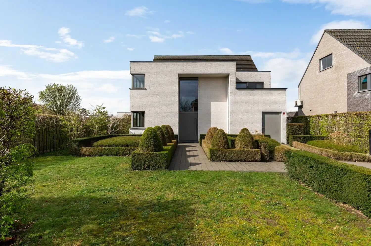 Ruime, exclusief afgewerkte woning met zwembad op Toplocatie te Berlaar foto {{pictureIndex}}