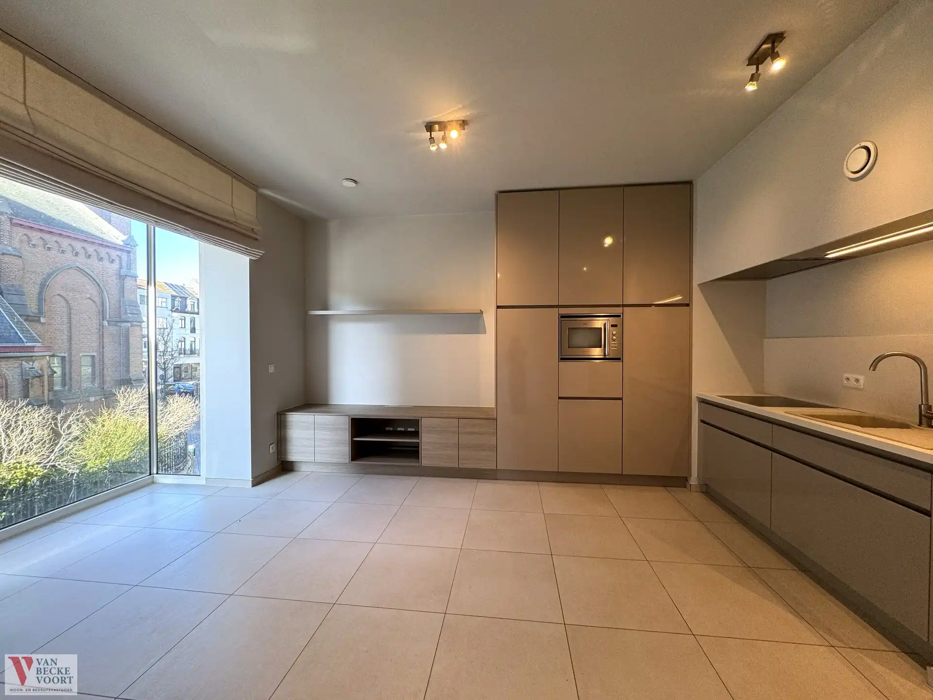 Appartement in gerenoveerd eclectisch herenhuis aan de Sint-Jozefkerk foto 4