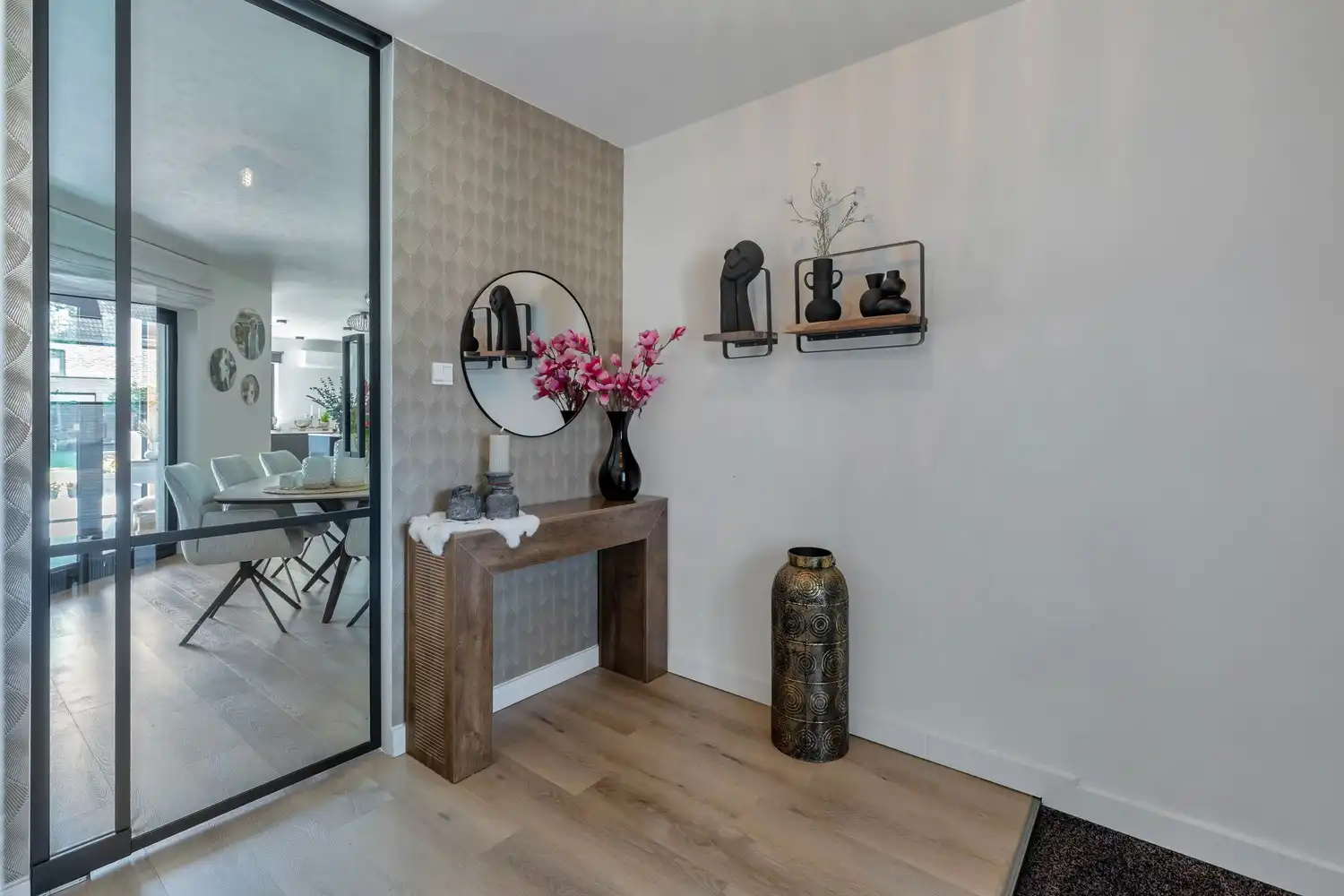 Uitzonderlijke, instapklare woning in Gellik waar stijlvol gelijkvloers wonen en hedendaags comfort samenkomen tot een uniek geheel! foto 6