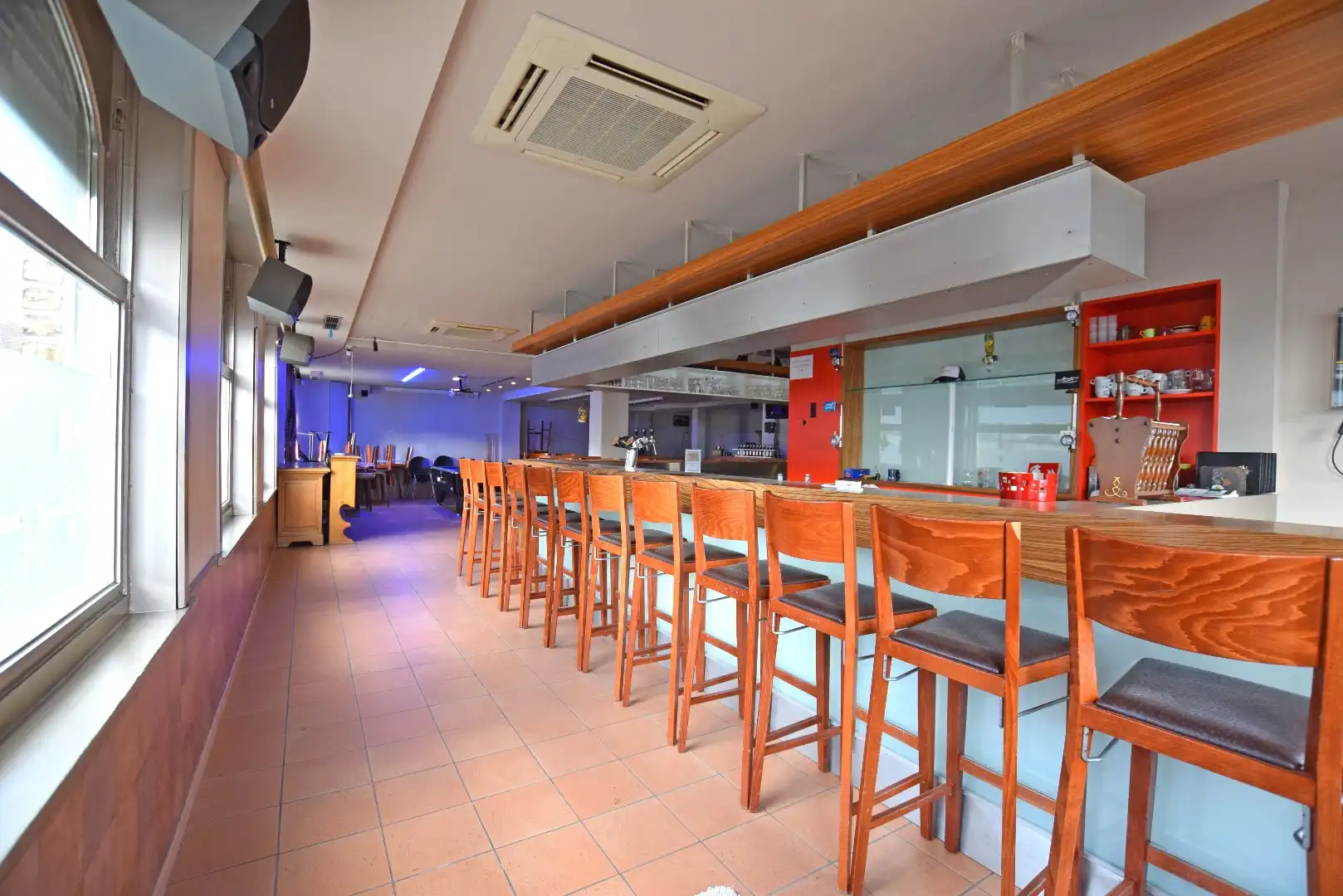 Uniek hoekpand met handelsruimte en woonst te Beerst (Diksmuide) op 470 m². foto 4