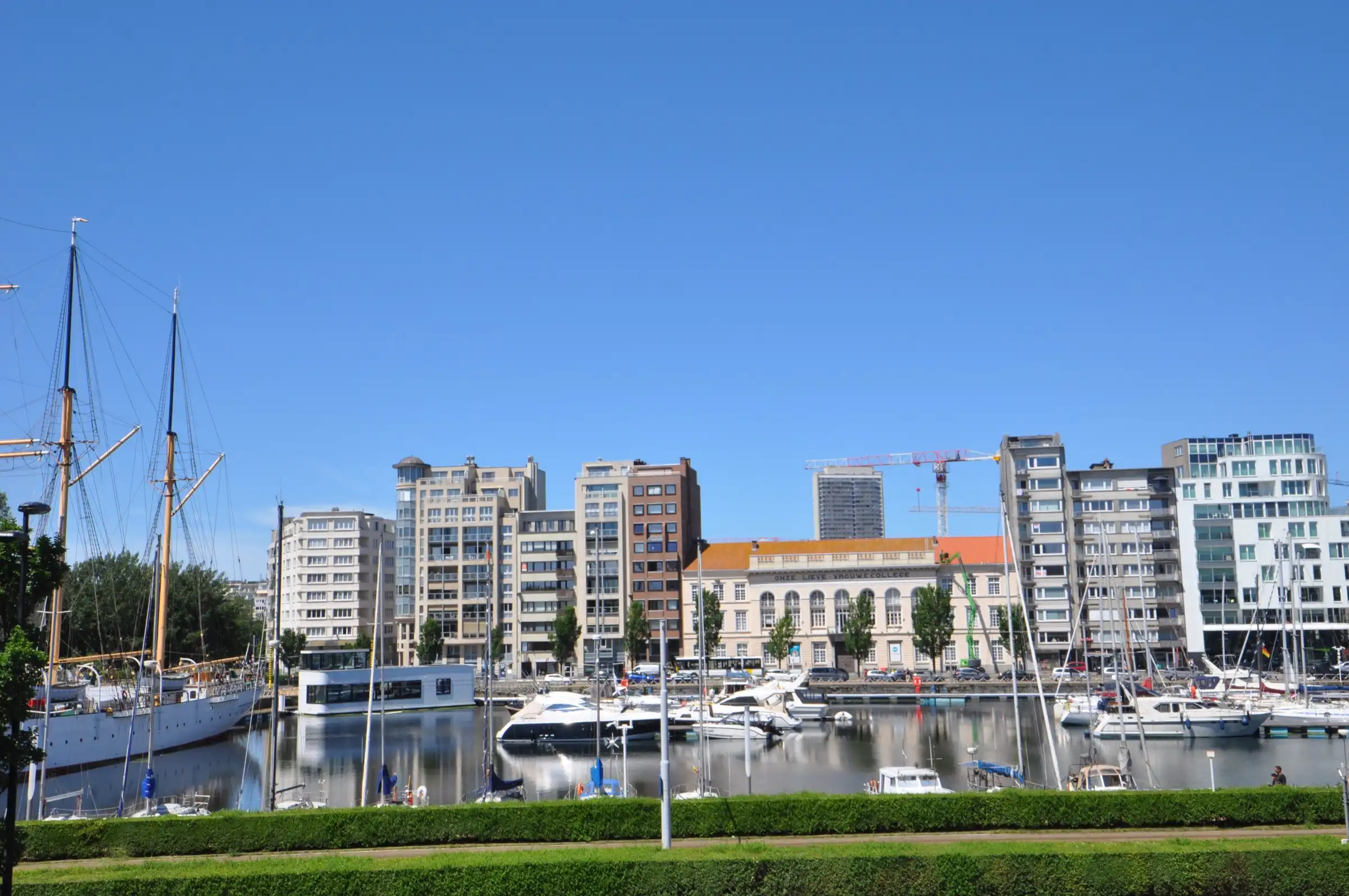 Appartement op een topligging te Oostende met uniek zicht op de Mercator en de jachthaven ! foto {{pictureIndex}}