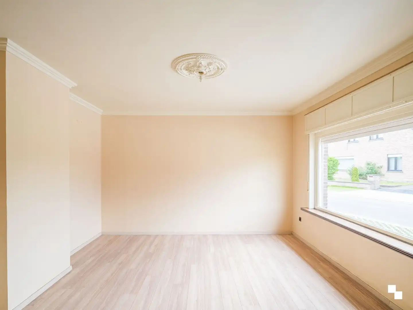 Ruime, te renoveren woning in het mooie Asper foto 3