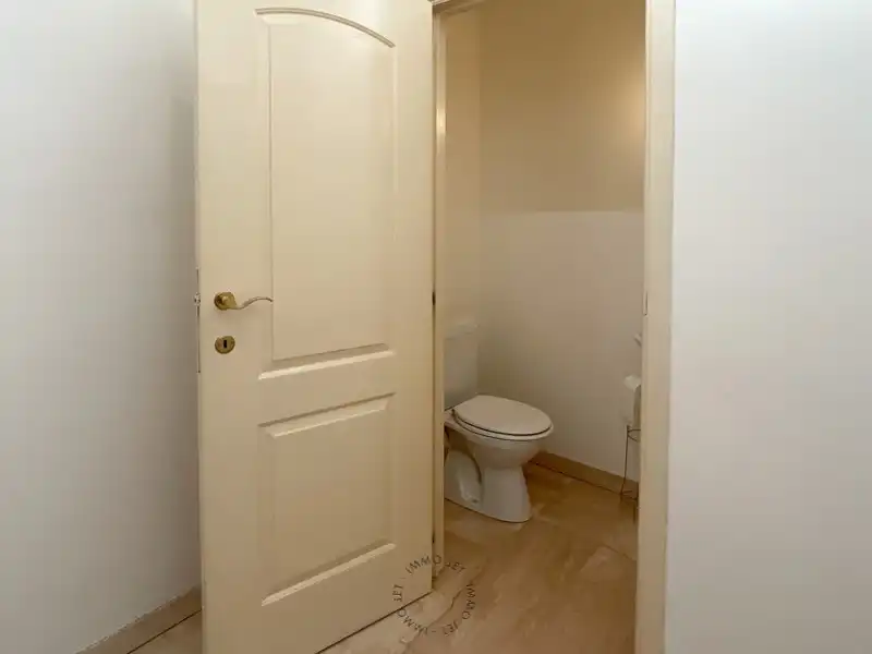 Instapklaar appartement met 2 slaapkamers en staanplaats nabij centrum Beveren foto 2