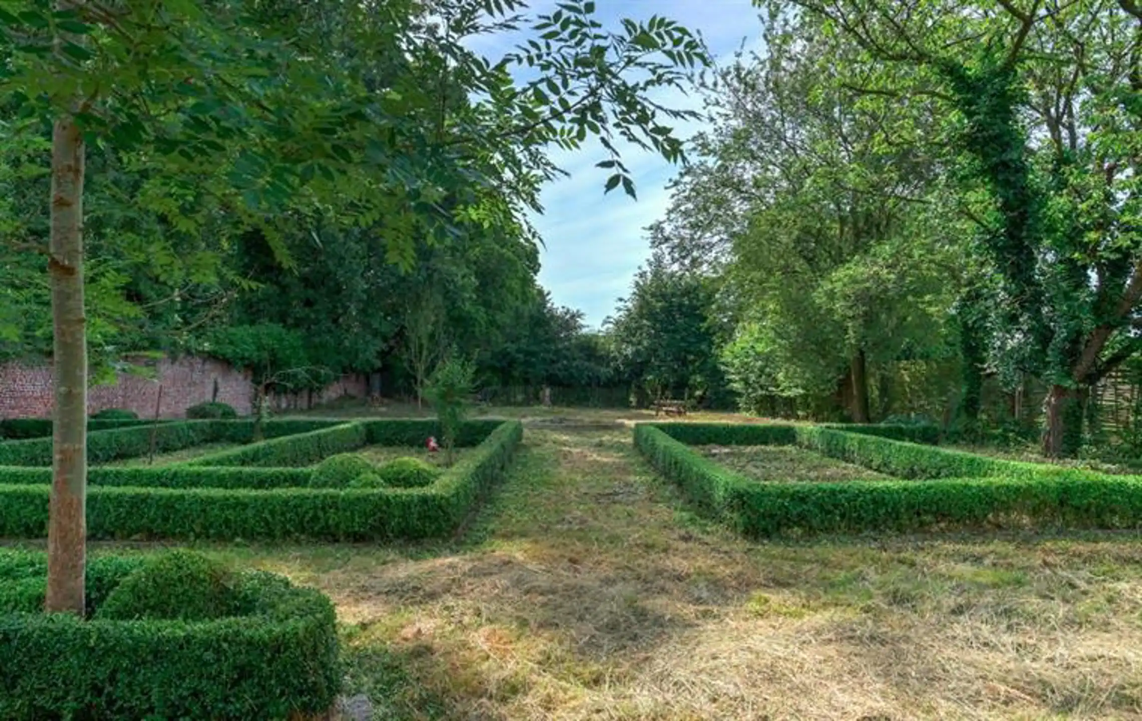 Imposante neoclassicistische herenwoning met 7 slpk., 2 badk. op 59 are 51 ca foto 6