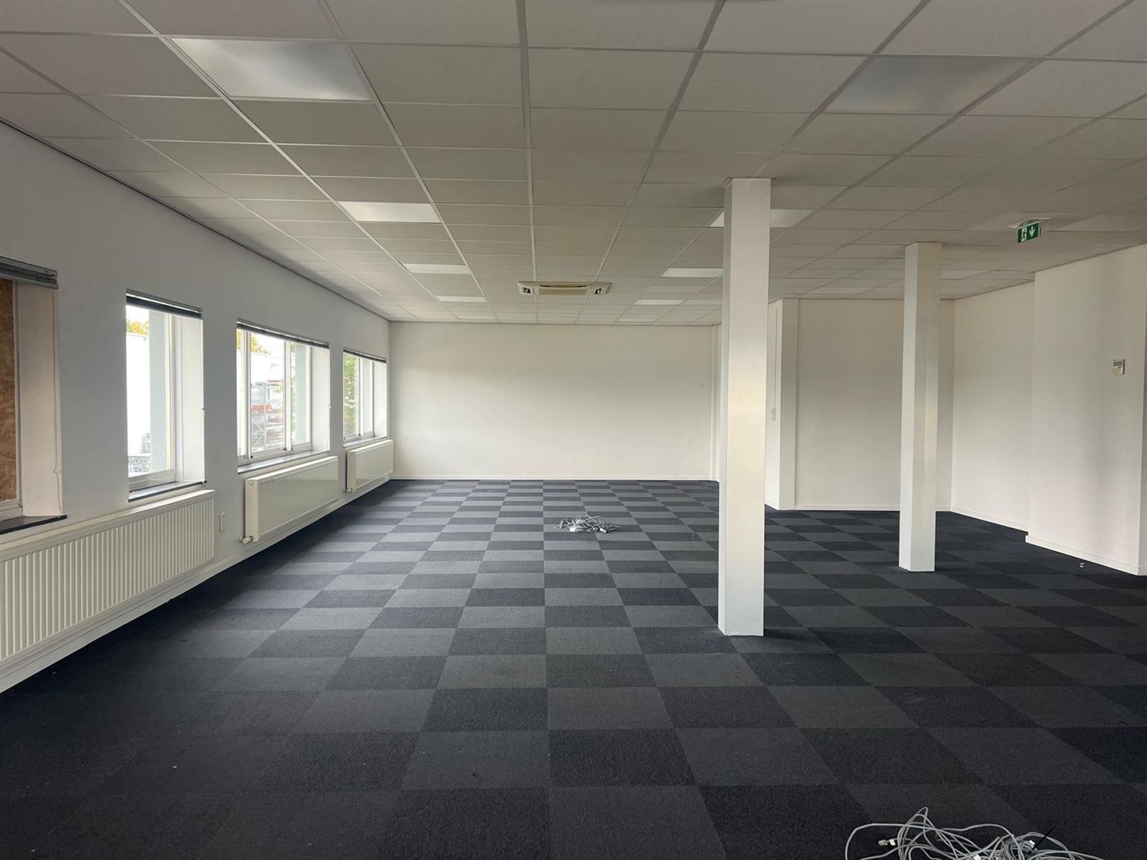 Instapklare kantoren (143 à 628m²) beschikbaar vlakbij de A12 foto {{pictureIndex}}