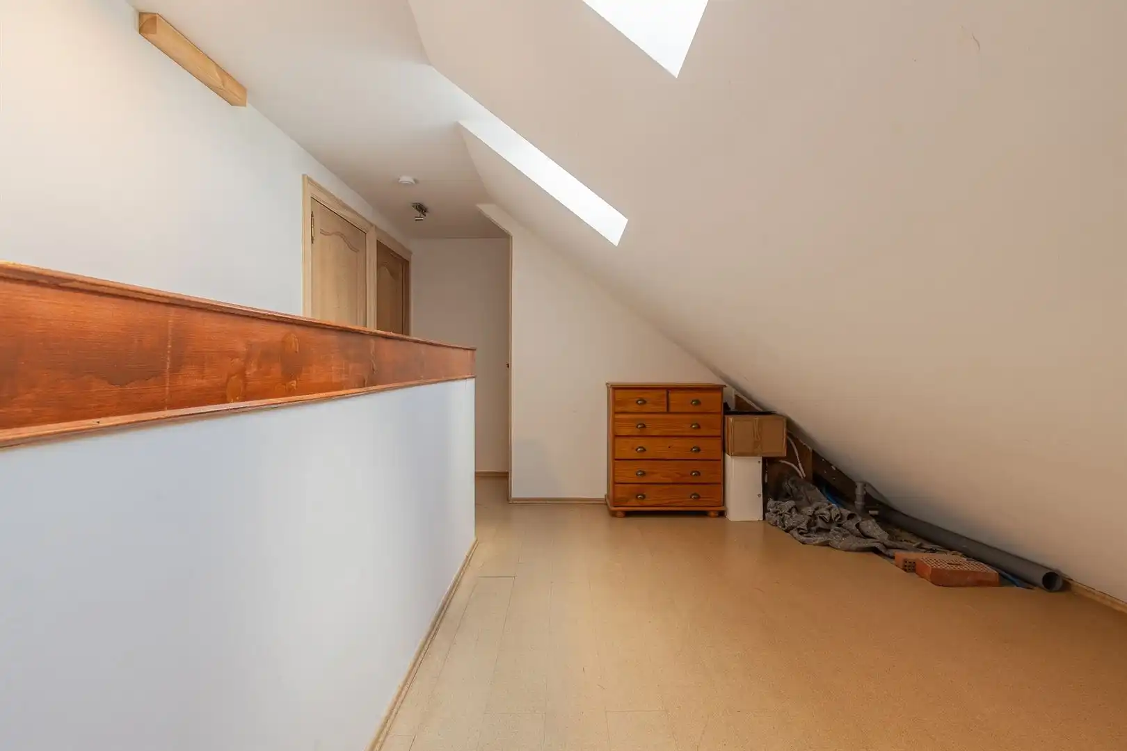 Volledig gerenoveerde woning met zwemvijver en ruime garage foto 24
