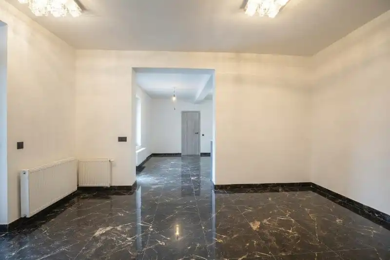Centrum Izegem - Gelijkvloer appartement met garage en hobbyruimte foto 3