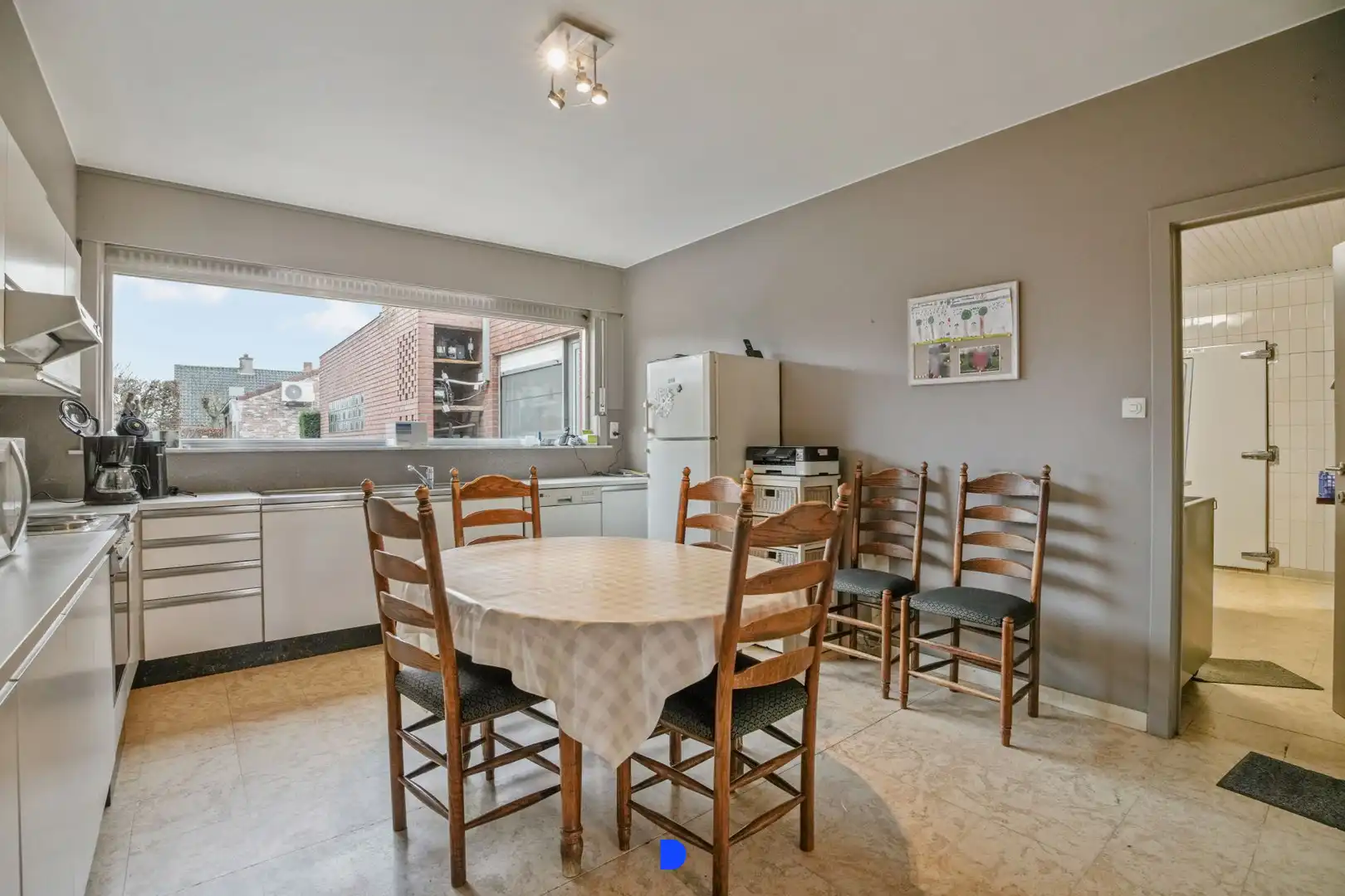 Handelspand met woonst op commerciële ligging. foto 17