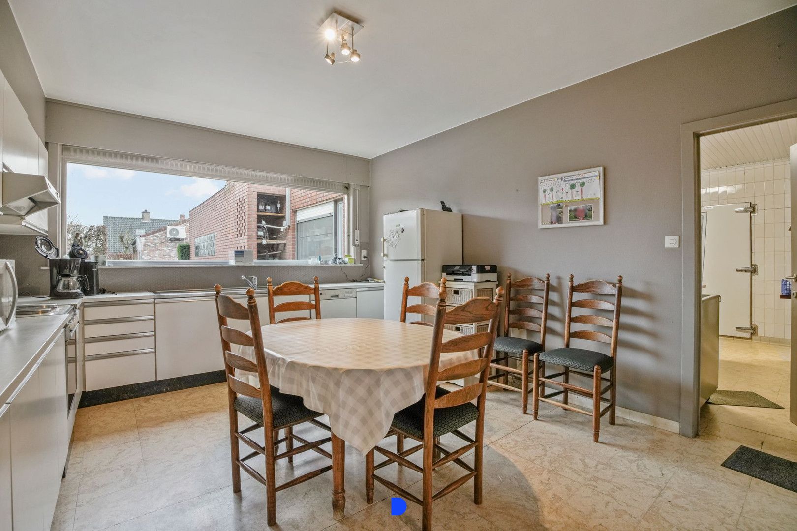 Handelspand met woonst op commerciële ligging. foto 17