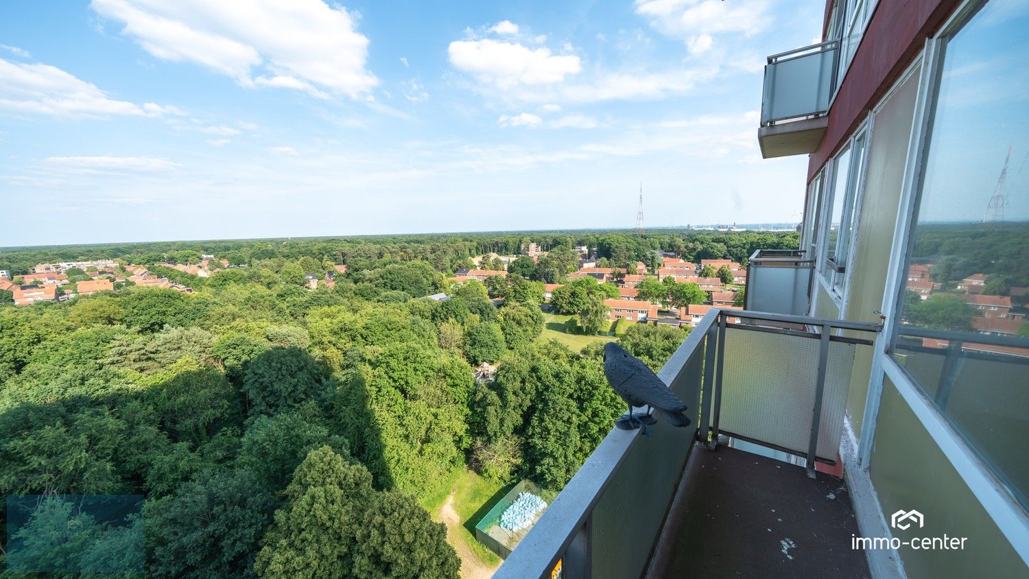 Ruim appartement met 4 slaapkamers en 3 terrassen in hartje Genk! foto 10