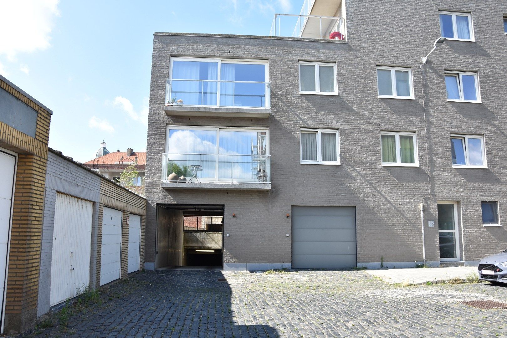 Autostaanplaats te huur. foto 6