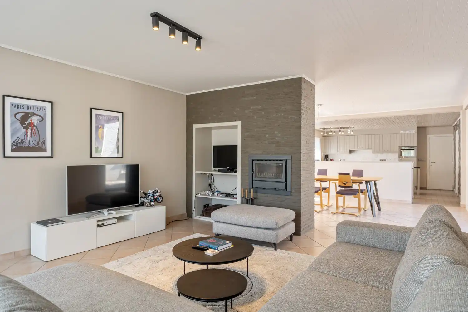 Commercieel pand met ruime handelsruimte, loods én drie-slaapkamer appartement van 160 m² in Wezemaal ! foto 20