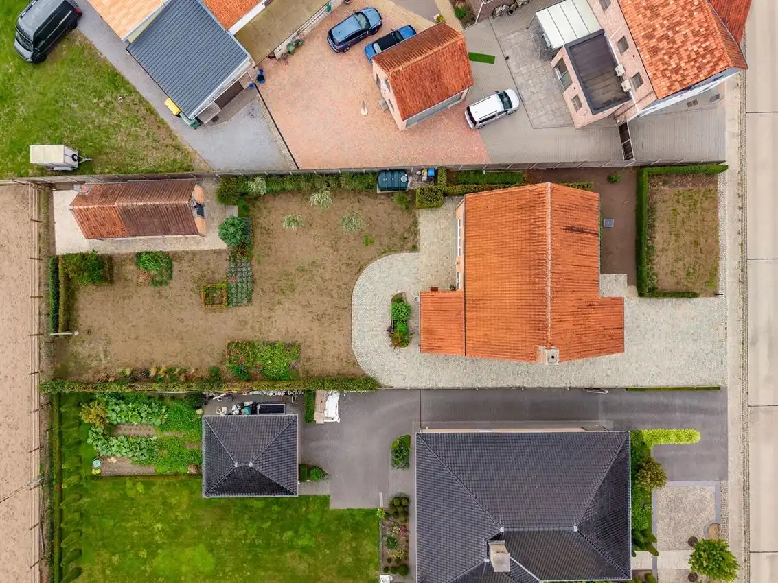 Instapklare, verrassend ruimle woning in landelijke omgeving foto 44
