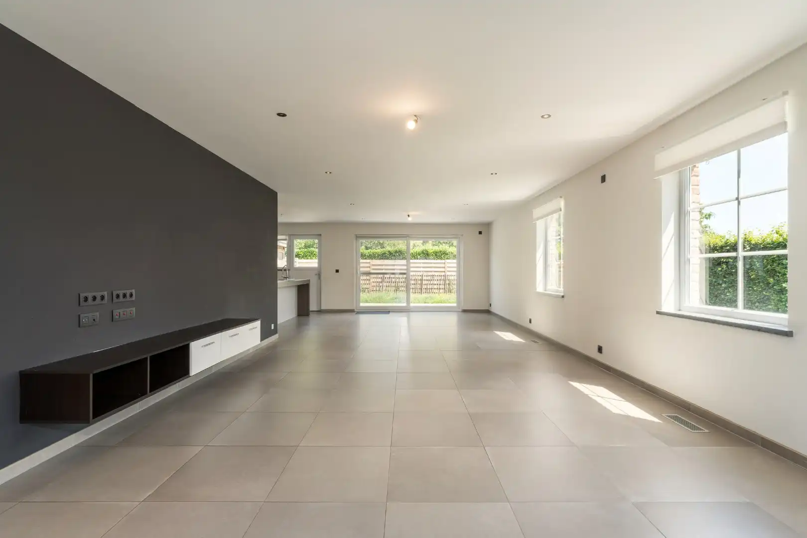 Ruime en recente halfopen bebouwing met 3 volwaardige slaapkamers foto 3