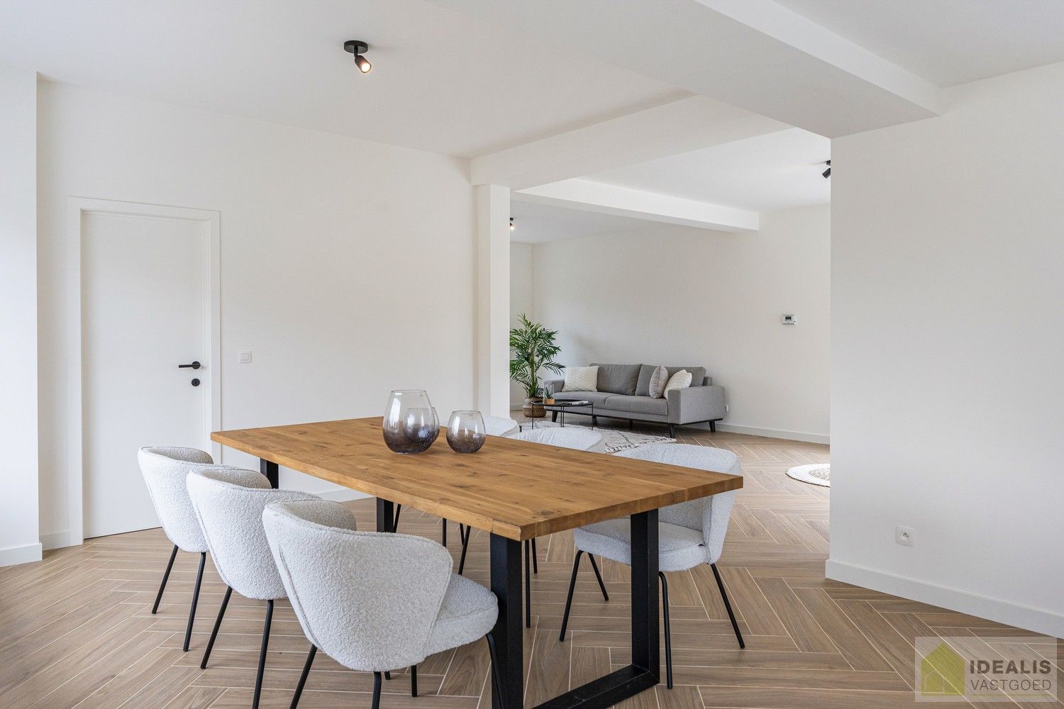 IDEALIS VASTGOED – Schitterend volledig vernieuwde woning met een heerlijke open leefruimte, luxe keuken, 3 ruime slaapkamers, een ruime luxueuze badkamer én een ruime wasplaats! Dit heerlijke huis bevindt zich op een volledig nieuw aangelegd perceel van 7a 88ca vlakbij het centrum van Hamont-Achel, op slechts enkele minuten van de Nederlandse grens - EEN MUST VISIT! - foto 25