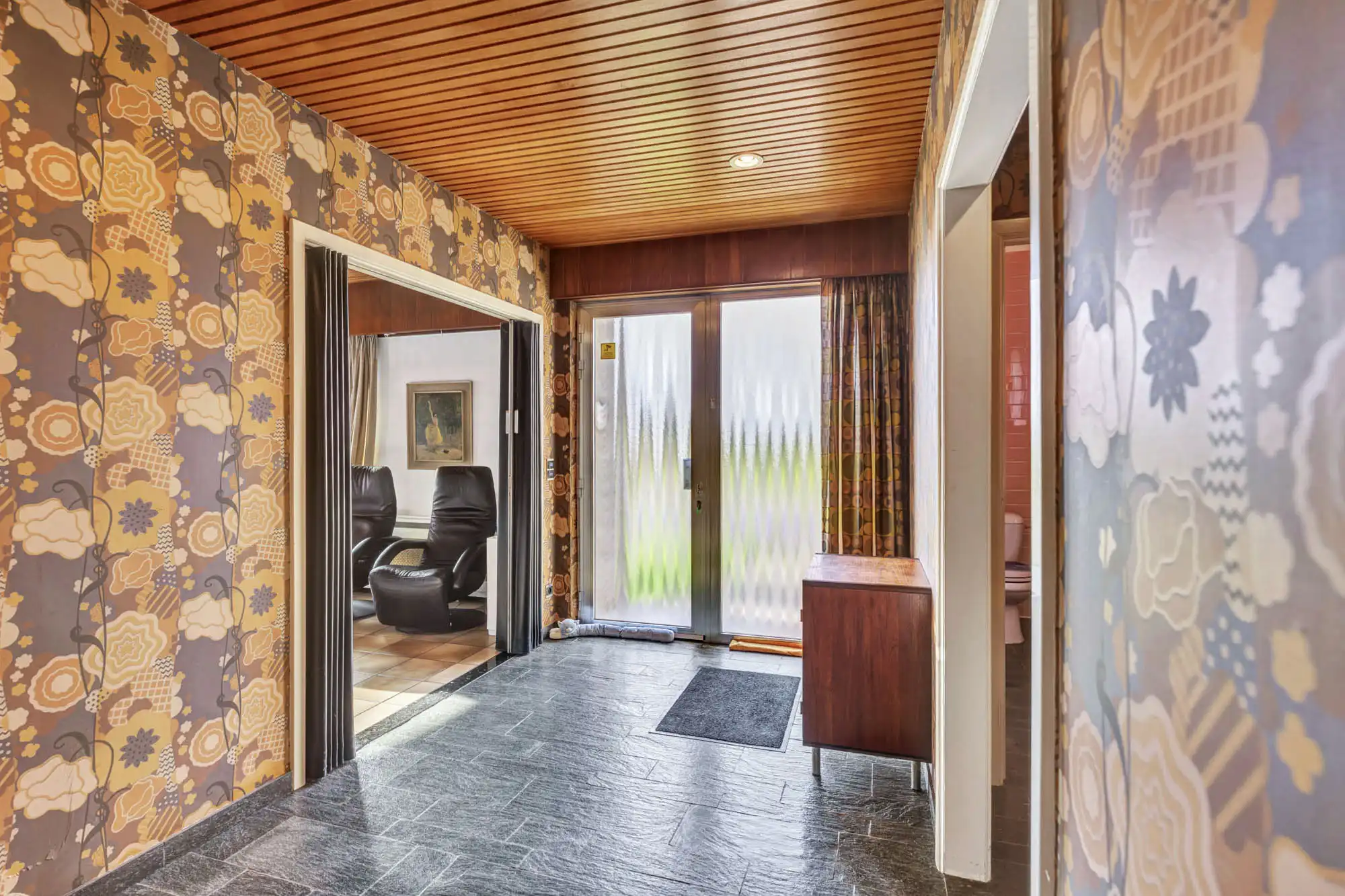 Bungalow met garage en tuintje op strategische ligging foto 3