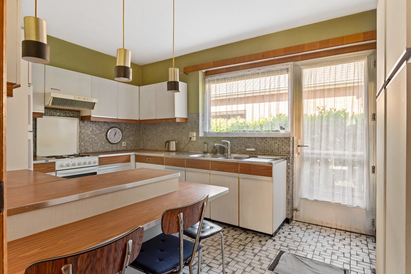 Vrijstaande woning met grote tuin in rustige buurt foto 6