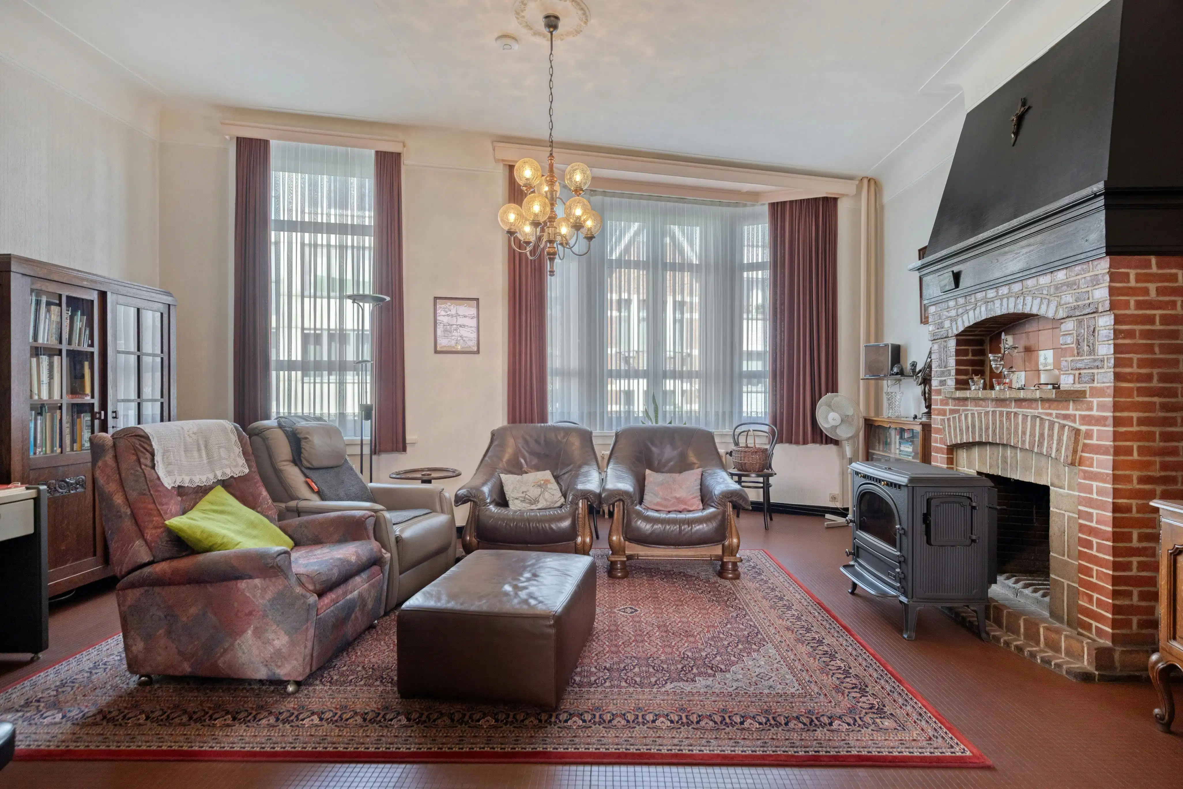 Charmant huis met ruime en zonnige tuin te koop in Merksem! foto 3