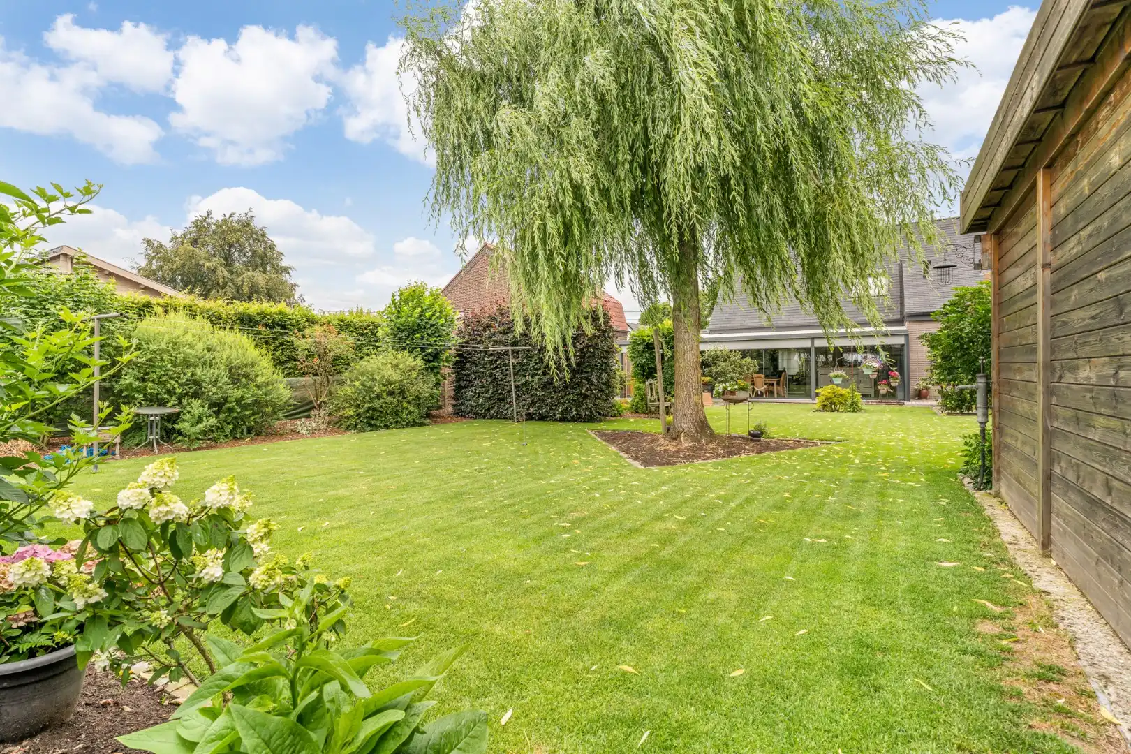 Zeer goed onderhouden en praktisch ingedeelde gezinswoning met 4 slaapkamers en prachtige tuin. foto 44