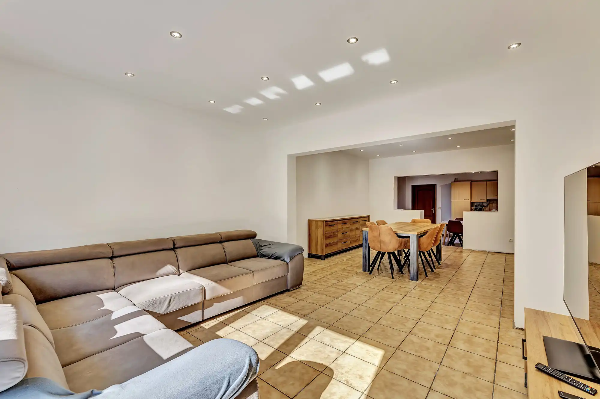 Goed onderhouden woning met garage foto 5