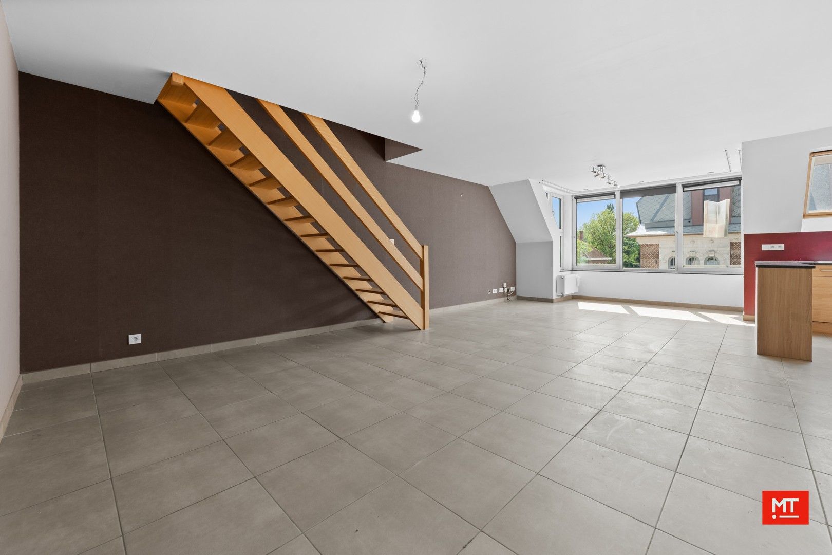 Ruim appartement (109 m²) met garage te huur in de dorpskern van Beselare foto 2