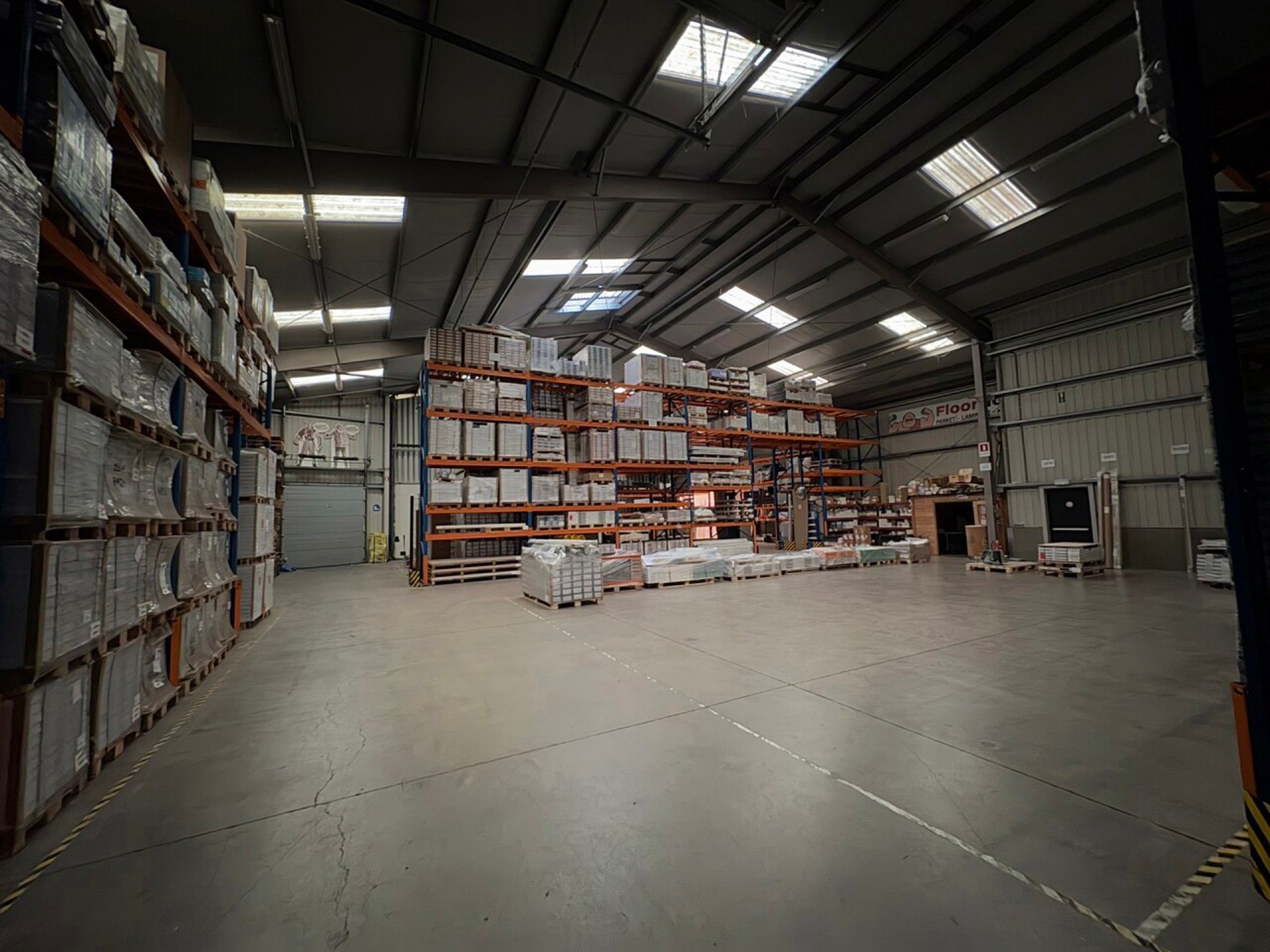 TE HUUR/TE KOOP bedrijfsgebouw op zichtlocatie te Aartselaar foto 7