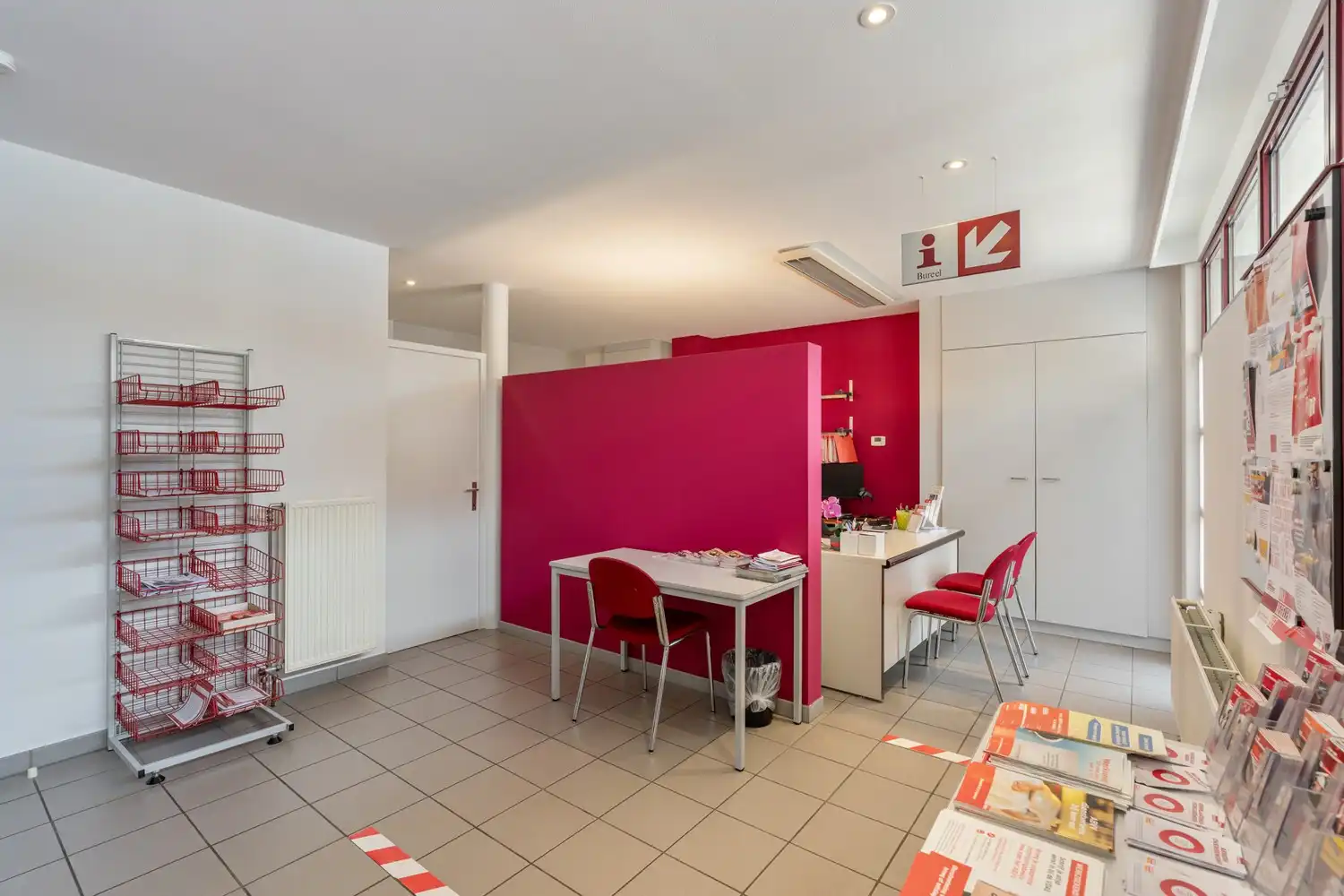 Handelshuis met ruim duplexappartement, stadstuin en 3 parkeerplaatsen in centrum Diest. foto 4