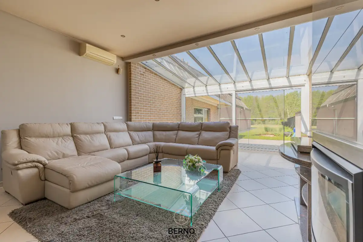 Multifunctionele eigendom met woning en magazijn (300 m²) op 14 are foto 2